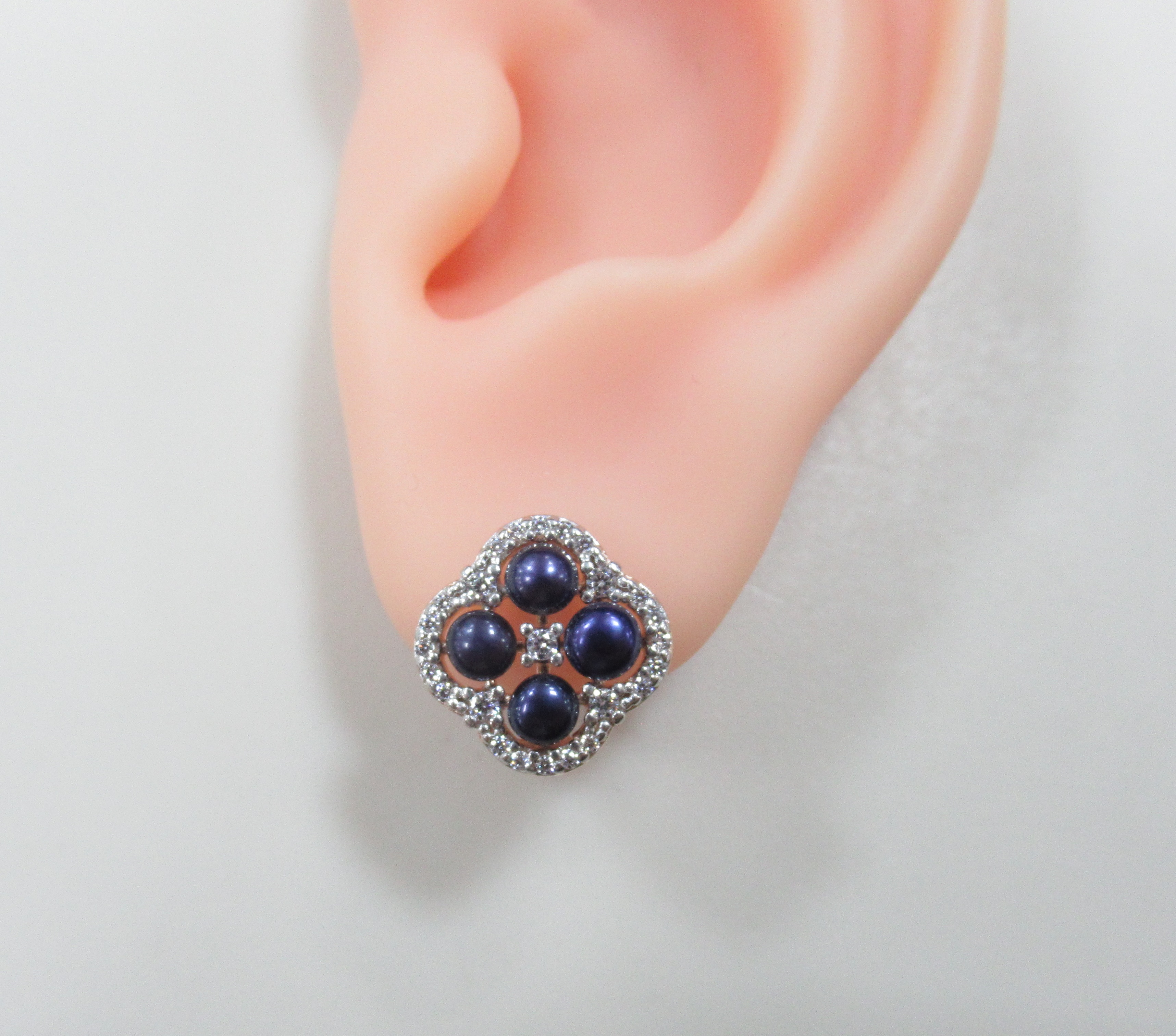 Серебряные серьги с черным жемчугом "Клевер"